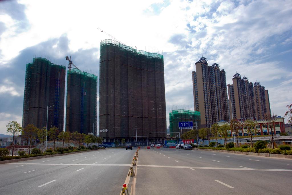 世紀(jì)金湖花園建筑群（建筑面積22444㎡，22棟服務(wù)型公寓，10棟高層建筑）